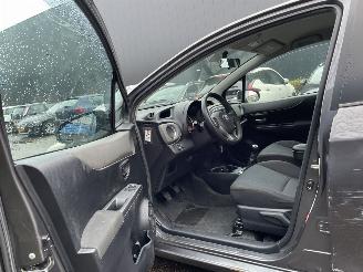 Toyota Yaris 5 drs airco picture 10