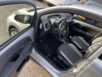 Toyota Aygo 5drs xplay picture 9