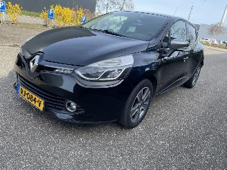 skadebil auto Renault Clio 5drs airco 2015/7