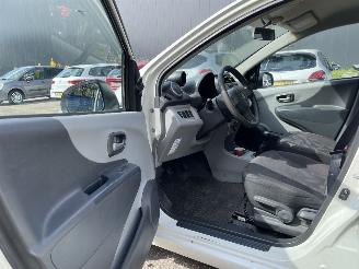 Suzuki Alto 5drs exe picture 8