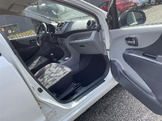 Suzuki Alto 5drs exe picture 12