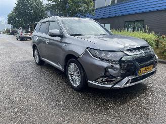 Schadeauto Mitsubishi Outlander 2.4 plug in hybrid 2019/1