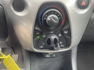 Toyota Aygo 5drs xplay picture 11