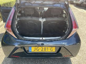 Toyota Aygo 5drs xplay picture 10