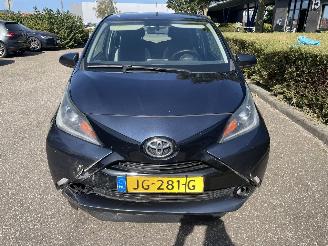 Toyota Aygo 5drs xplay picture 5