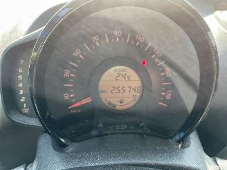 Toyota Aygo 5drs xplay picture 12
