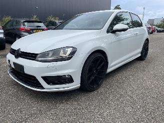 uszkodzony samochody osobowe Volkswagen Golf 2.0 tdi 110kw Aut. R-Line 2016/5