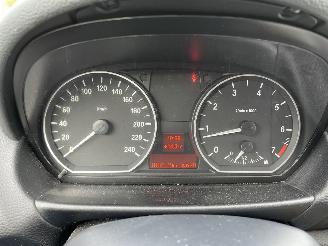 BMW 1-serie 116 5drs picture 15