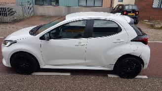 Mazda 2 HYBRIDE picture 2