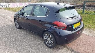 Peugeot 208 1.2 pure tech picture 10