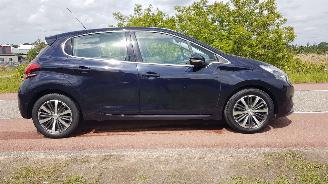 Peugeot 208 110PK  6-bak picture 2