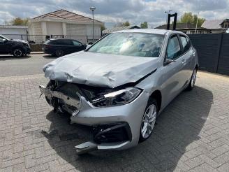 Damaged car BMW 1-serie i Advantage  DAB-Tuner ScheinLED 2021/5