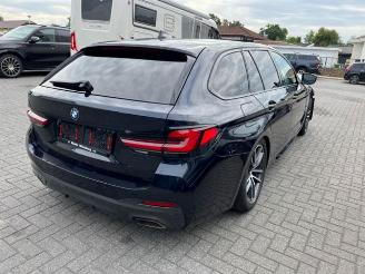 Vaurioauto  passenger cars BMW 5-serie d M Sport Touring 210KW Facelift Mild Hybrit 2021/3