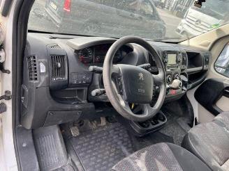 Peugeot Boxer III 2,0HDI Premium 335 Fourgon 5Sitzer picture 14