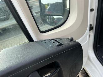 Peugeot Boxer III 2,0HDI Premium 335 Fourgon 5Sitzer picture 15