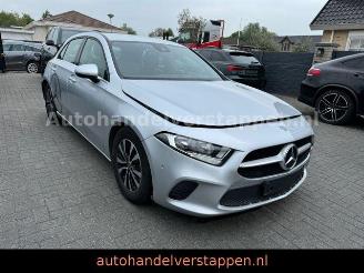 Schadeauto Mercedes A-klasse d DAB+ Navigation 106co2 2019/11