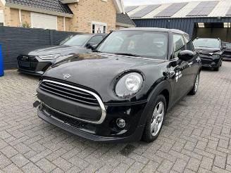 damaged passenger cars Mini One 75KW Essential Trim Navi 2021/3