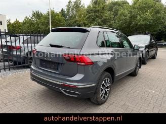 Volkswagen Tiguan 2.0TDI Life R-Cam DAB+ LED picture 3