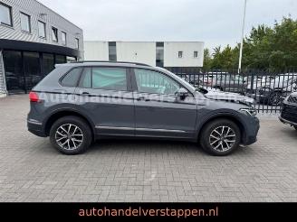 Volkswagen Tiguan 2.0TDI Life R-Cam DAB+ LED picture 2