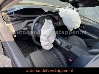 Peugeot 308 III Allure AUTO 96 kW Blue-HDI FAP picture 17