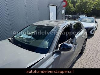 Peugeot 308 III Allure AUTO 96 kW Blue-HDI FAP picture 6