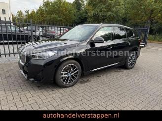 Schadeauto BMW iX1 20 eDrive M Sportpaket Leder LED Navi+ 2025/3