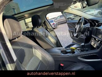 Jaguar F-Pace R-Sport D180 20D AWD picture 13