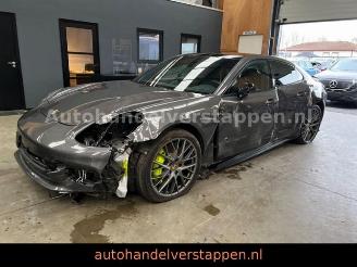damaged passenger cars Porsche Panamera 4 E-Hybrid Sport-Chrono-Paket Panorama 2017/12