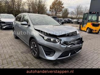 Schadeauto Kia Cee d Ceed Sportswagon Plug-in Hybrid Business Line 2023/12
