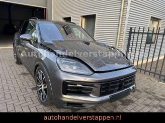 krockskadad bil auto Porsche Cayenne E-Hybrid Exclusive Design Matric ACC 2024/5