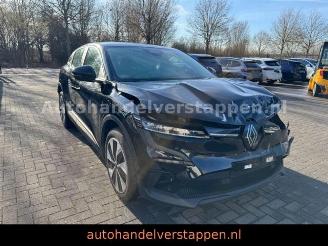 uszkodzony samochody osobowe Renault Mégane Megane EV60 130hp 60Koptimum charge Evolution ER 2023/4