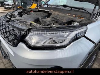 Land Rover Discovery Sport P300e Dynamic SE AWD picture 9