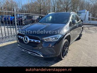 uszkodzony samochody osobowe Mercedes GLA 200 d Sport 110KW Automatik 2021/12