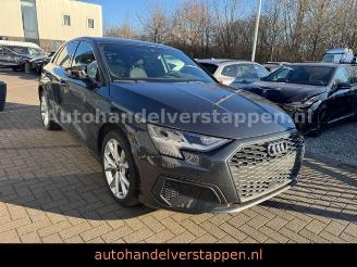 Vaurioauto  passenger cars Audi A3 Sportback 30 TFSI Automatik Navi CAM 2022/11