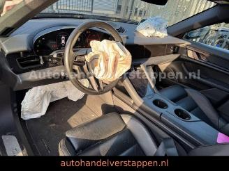 Porsche Taycan Cross Turismo 4S Glasdach picture 23