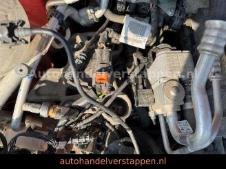 Peugeot 2008 e- - GT - 136PS Automatik Elixir Rood picture 16