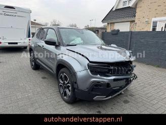 krockskadad bil auto Jeep Avenger Summit Electric 115KW 54KWH 2025 2025/3