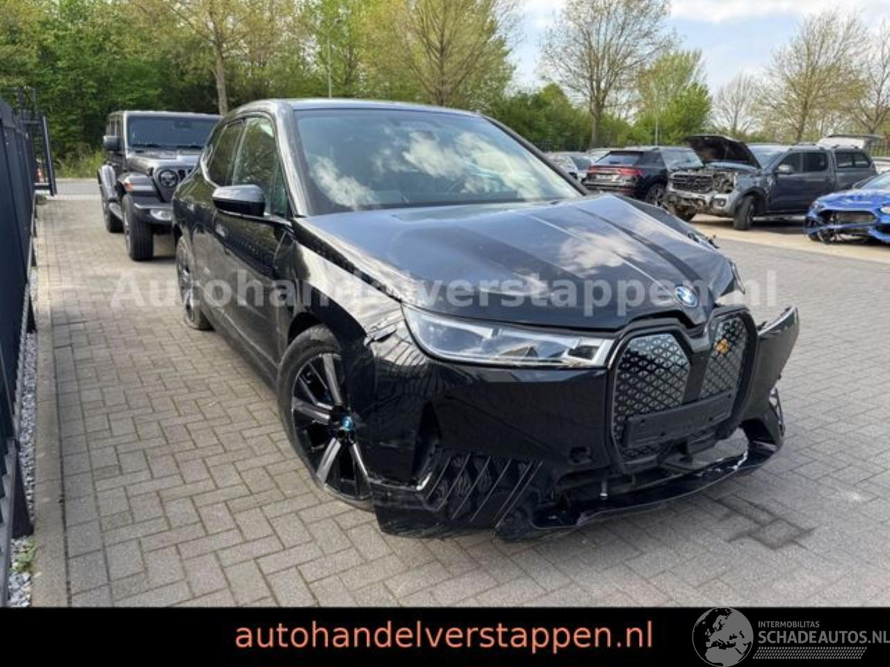BMW iX 50 xDrive Sport 385KW 112KWH Pano Harman LED