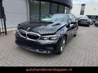 Vaurioauto  passenger cars BMW 3-serie d Touring Sport Line 110KW Leder Navi LED 2021/5