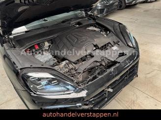 Porsche Cayenne E-Hybrid 346KW Matrix Bose Sport chrono picture 10