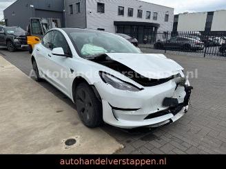 Schadeauto Tesla Model 3 Standard Range Plus RWD Pano 239KW 2021/8