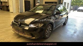 Unfallwagen Volkswagen Polo VI Life 70 TSI NAVI+ R-CAM 2024/4