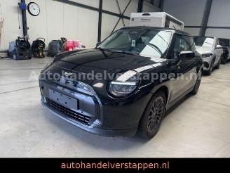 Unfallwagen Mini Mini 3-trg. BEV Cooper E Essential Trim 2024/12