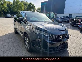 Vaurioauto  passenger cars Peugeot 3008 Hybrid 225 Allure Pack 165KW Hybrid 2023/4