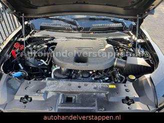 Land Rover Defender 110 X-Dynamic SE 3.0D 183KW BLACK Pack picture 25