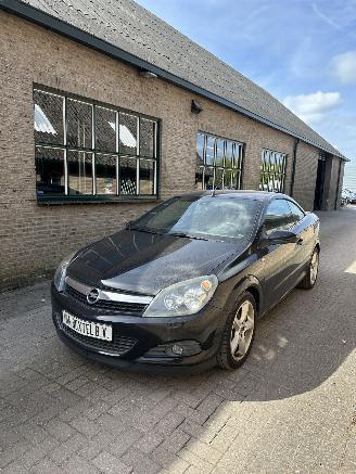 damaged passenger cars Opel Astra Opel Astra TwinTop 1.8 Cosmo 2006/9