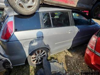 Mazda 5 5 (CR19), MPV, 2004 / 2010 2.0i 16V picture 3