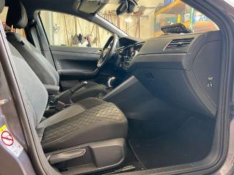 Volkswagen Polo 1.0 TSI DSG R-Line KAM/NAVI picture 19