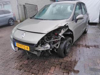 Voiture accidenté Renault Scenic Scenic III (JZ), MPV, 2009 / 2016 1.4 16V TCe 130 2010/2