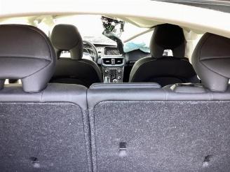 Volvo V-40 V40 (MV), Hatchback 5-drs, 2012 / 2019 1.5 T3 16V Geartronic picture 14